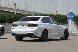 2022款宝马330Li
