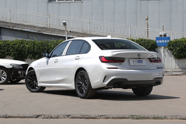 2022款宝马330Li