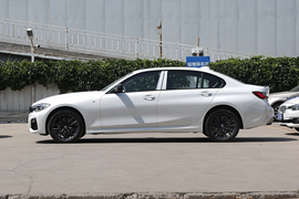 2022款宝马330Li