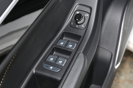 2022款奔腾B70