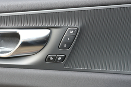 2023款沃尔沃XC60