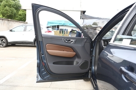 2023款沃尔沃XC60