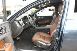 2023款沃尔沃XC60