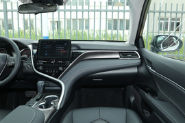 2022款丰田凯美瑞