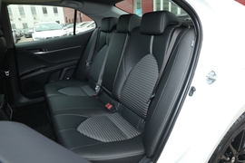 2022款丰田凯美瑞