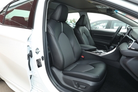 2022款丰田凯美瑞