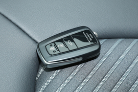 2022款丰田凯美瑞