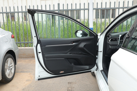 2022款丰田凯美瑞