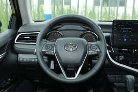 2022款丰田凯美瑞