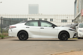 2022款丰田凯美瑞