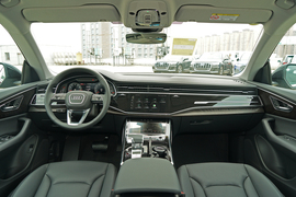   2022款奥迪Q8 45 TFSI 豪华动感型