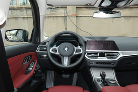 2022款宝马330i