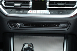 2022款宝马330i