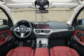 2022款宝马330i