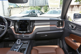 2022款沃尔沃XC60