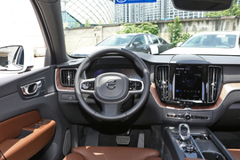 2022款沃尔沃XC60