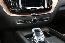 2022款沃尔沃XC60