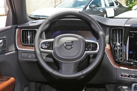 2022款沃尔沃XC60