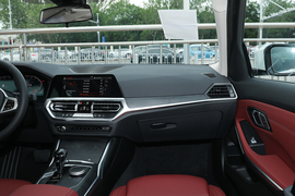 2022款宝马325i