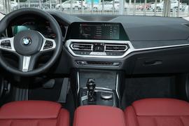 2022款宝马325i