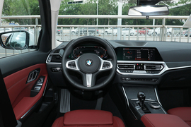2022款宝马325i
