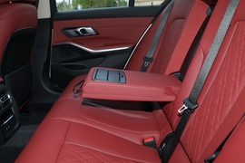 2022款宝马325i