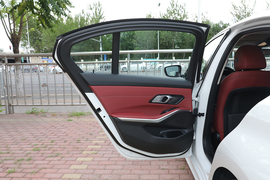 2022款宝马325i