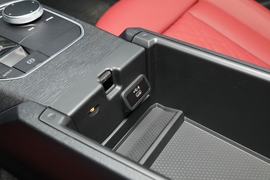 2022款宝马325i