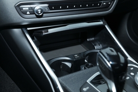 2022款宝马325i