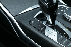 2022款宝马325i