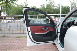 2022款宝马325i