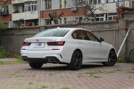 2022款宝马325i
