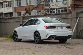 2022款宝马325i
