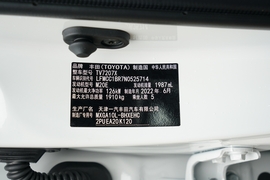 2022款丰田卡罗拉锐放