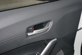 2022款丰田卡罗拉锐放