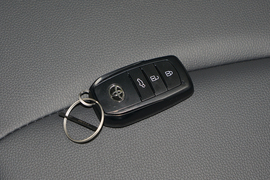 2022款丰田卡罗拉锐放