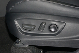 2022款丰田卡罗拉锐放