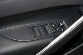 2022款丰田卡罗拉锐放