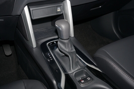 2022款丰田卡罗拉锐放