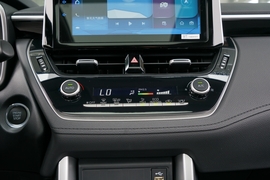 2022款丰田卡罗拉锐放