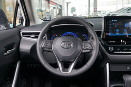 2022款丰田卡罗拉锐放