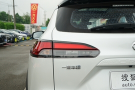 2022款丰田卡罗拉锐放