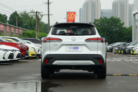 2022款丰田卡罗拉锐放