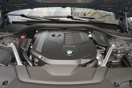 2022款宝马740Li