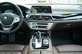 2022款宝马740Li