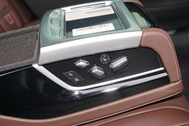 2022款宝马740Li