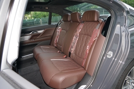 2022款宝马740Li