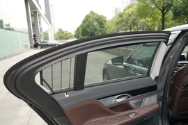 2022款宝马740Li