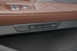 2022款宝马740Li