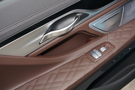 2022款宝马740Li
